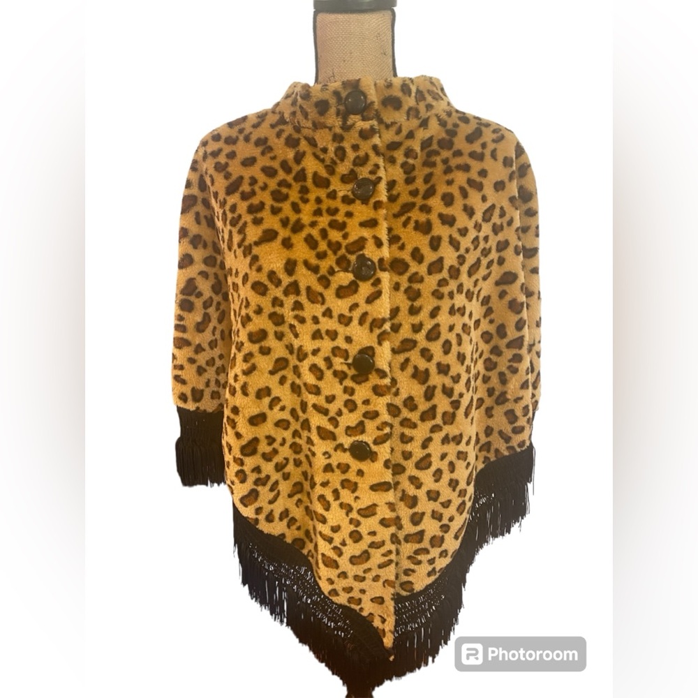 Vintage inspired Tatyana Faux Leopard Print Cape with Fringe | Size M